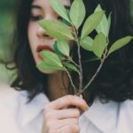 Щастя — це не мета, а внутрішній стан. Дізнайтеся, як жити в теперішньому моменті, розуміти свої емоції та бути щасливими.