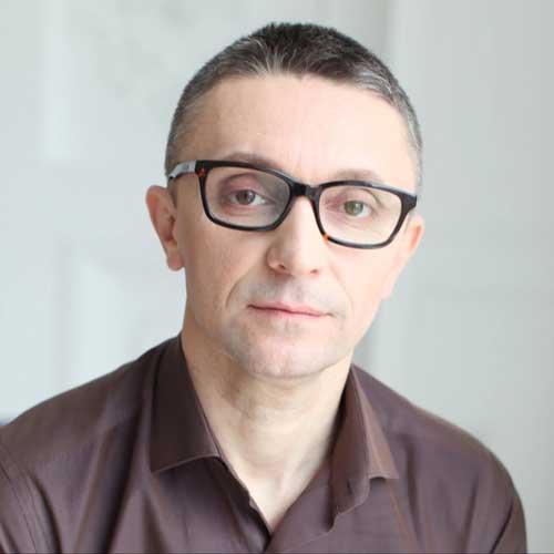 Євген Москаленко — психолог, психотерапевт і Tomalogy Supervisor. Допомагає подолати тривогу, життєві кризи, вигорання та труднощі у стосунках щодня.